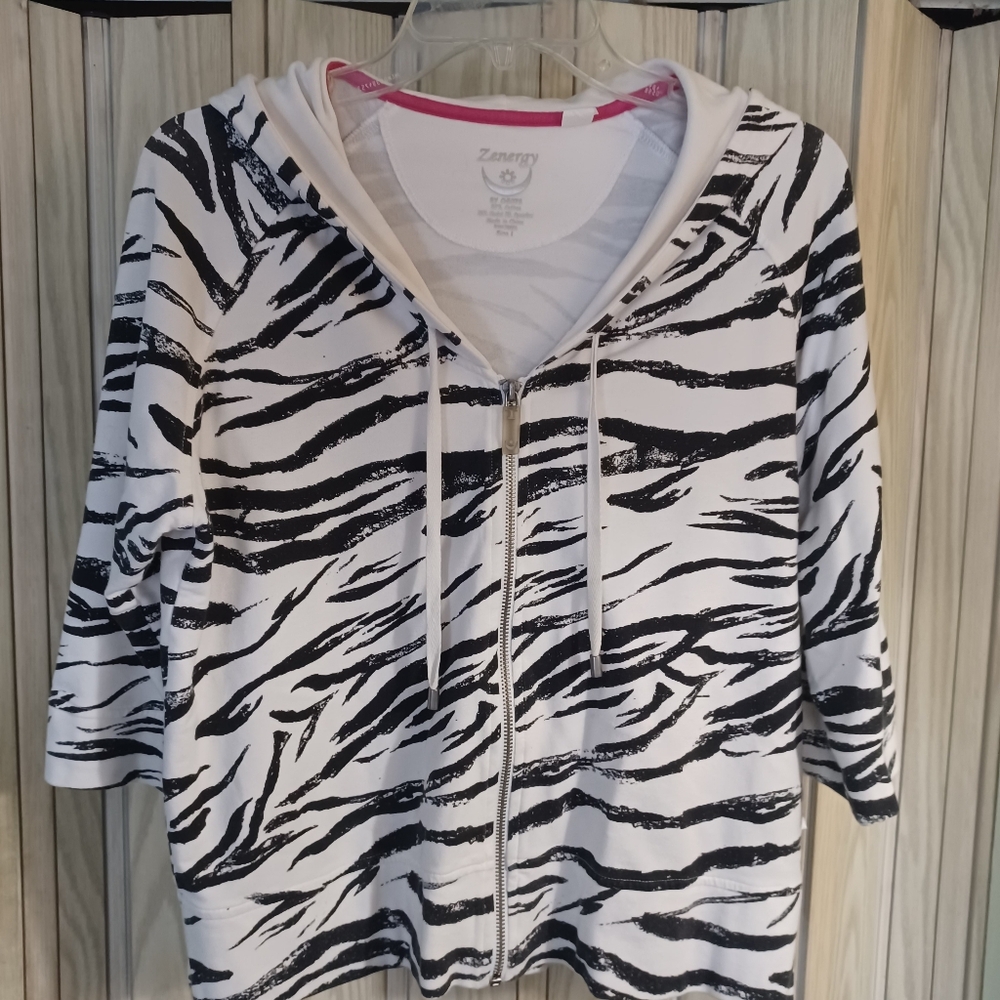 Chico’s Zenergy Sz. 1 ( US 8-10) Zebra Hoodie Black White Full Zip
